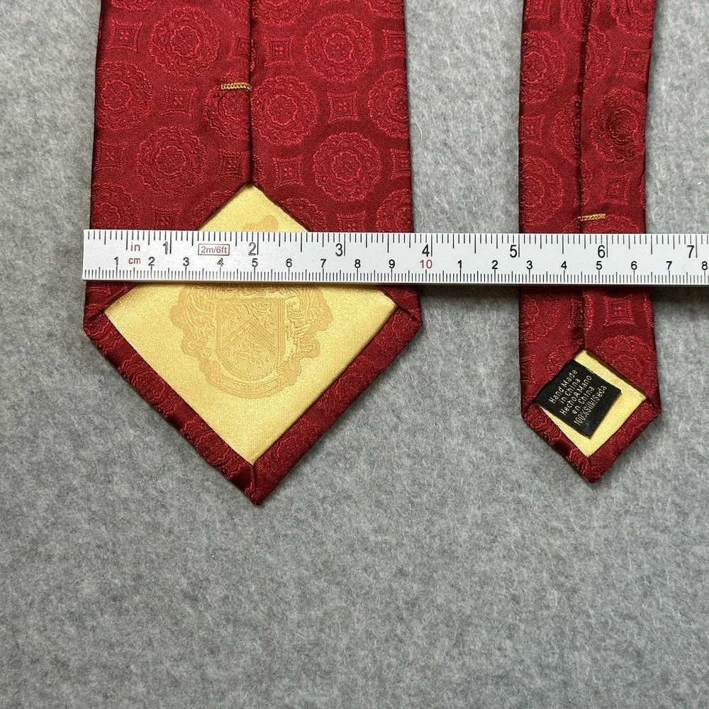 Donald J Trump Signature Collection Red Silk Medallion Power Tie Mens 58x3.75in